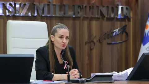 AK Parti'ye geçeceği iddia edilmişti. Antalya Büyükşehir Belediye Başkanvekili Özdemir'den açıklama
