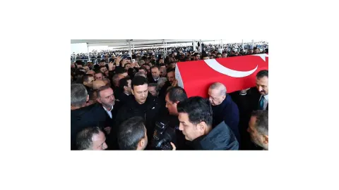 AK Parti'ye geçeceği konuşulan Alper Yeğin, Cumhurbaşkanı Erdoğan ile aynı karede