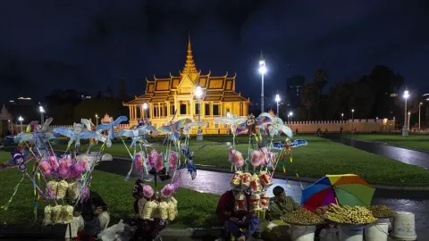 Altın çatılı tapınaklar ve su yolları arasında bir şehir: Phnom Penh