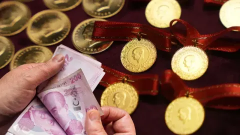 Altın fiyatlarında rüzgar tersine döndü: Dolar ve petrol tırmandı gram altın düşüşe geçti
