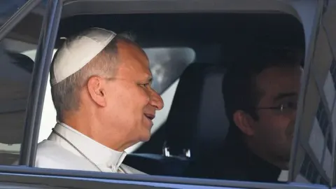 Ameliyat geçiren Papa 14. Leo'ya akciğer kanseri tanısı kondu