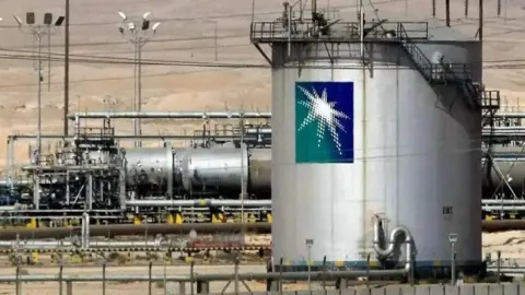 Aramco'dan kritik uyarı: Dünyanın petrol stoğu eriyor!