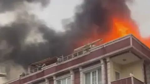 Arnavutköy'de 5 katlı binada yangın