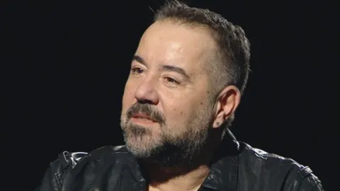 Ata Demirer’den dolandırıcılık uyarısı: “İtibar etmeyin”