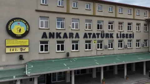 "Atatürk" adının verildiği ilk lise, 141 yıldır eğitim meşalesini taşıyor