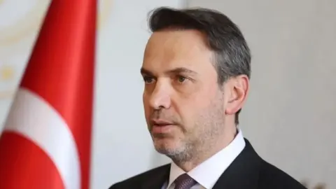 Bakan Bayraktar'dan doğalgazda zam ve elektrikte limit açılaması