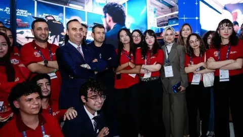 Bakan Kacır ve T3 Vakfı Mütevelli Heyeti Başkanı Bayraktar, IAC 2026'yı ziyaret etti