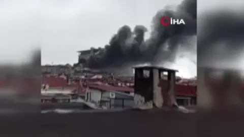 Bayrampaşa'da sanayi sitesinde yangın. Ekipler müdahale ediyor