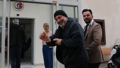 Cem Yılmaz’dan sağlık durumuyla ilgili açıklama: Biraz dikkat etmem lazım