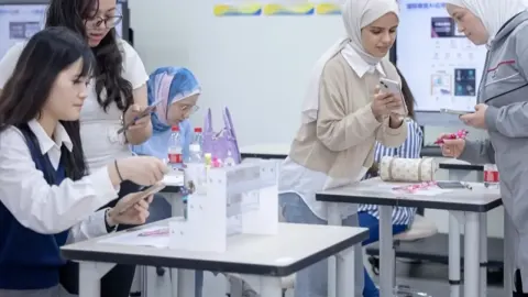 CGTN: Çin dünya genelinde kadınları güçlendirmek için dijital teknolojileri nasıl kullanıyor?