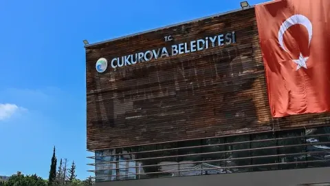 Çukurova Belediyesindeki usulsüzlüklere yönelik operasyonda 44 kişi gözaltında