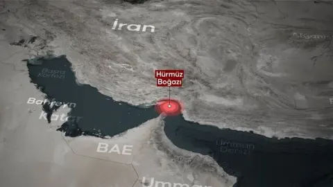Devrim Muhafızları Ordusu: Hürmüz Boğazı’nda bir süper tanker mayına çarptı