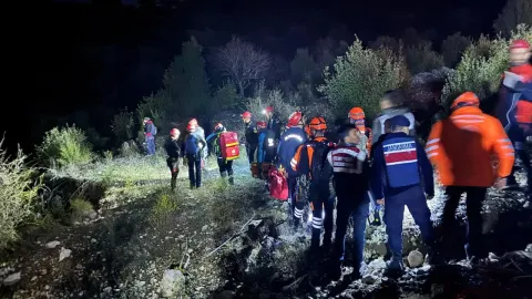 Eğitim için Isparta’ya ekip kanyonda kayboldu: 1 ölü, 13 kayıp