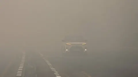 Endonezya'da orman yangınları sonucu oluşan duman tabakasının kuru buzla dağıtılması hedefleniyor