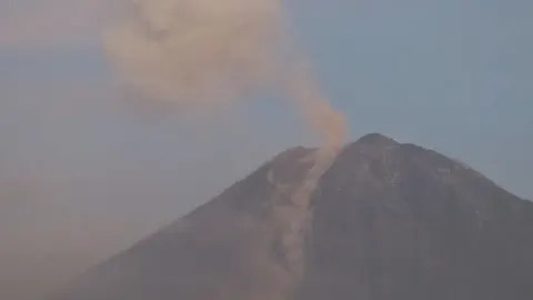 Endonezya'daki Semeru Yanardağı'nda patlama yaşandı