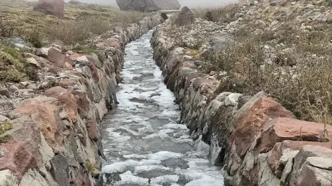 Erciyes Dağı'ndaki su kanalları buz tuttu