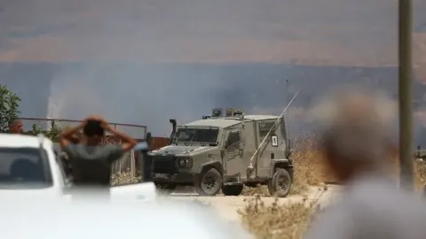 Filistin topraklarını gasbeden İsrailliler, Batı Şeria'da Filistinlilere ve mülklerine saldırdı