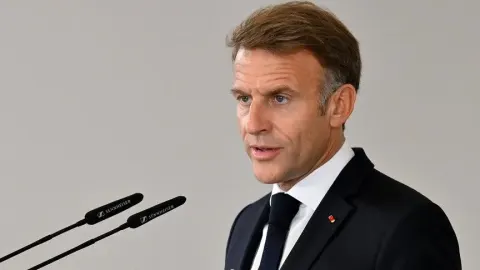 Fransa Cumhurbaşkanı Macron, valilerin bazı gösterileri yasaklama kararı alabileceğini duyurdu