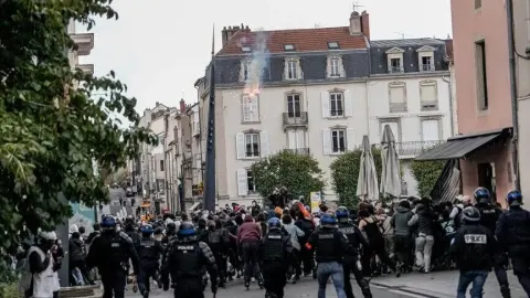 Fransa'daki lise eylemlerinde polis hakkında cinsel şiddet şikayeti