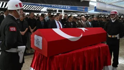 Görev sırasında şehit olan askerimiz son yolculuğuna uğurlandı