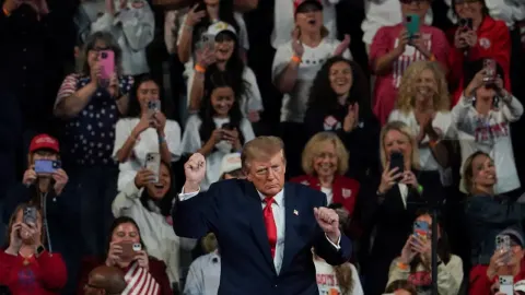Gözünü okyanuslara dikti. "Trump Okyanusu'na ihtiyacımız var"
