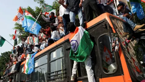 Hindistan'da seçim isyanı sürüyor. Gençlik liderleri cezaevine girdi