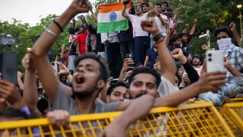 Hindistan'da seçmen kütüğü krizi. Binlerce kişi gözaltına alındı