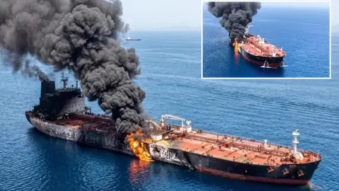 Hürmüz Boğazı'nda büyük patlama! Süper tanker deniz mayınına çarptı
