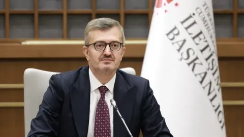 İletişim Başkanı Duran, Özdemir Bayraktar'ı vefatının 5. yılında andı