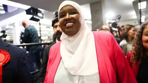 İngiliz İşçi Partisi'nde seçim. Eski Başbakan'ın koltuğuna Somalili sığınmacı