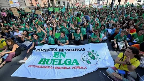 İspanya'nın başkenti Madrid'de öğretmenler greve gitti, öğrenciler gösterilere başladı