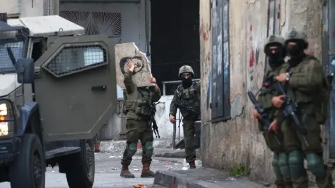 İsrail askerleri Batı Şeria'da 3 Filistinliyi gözaltına aldı, 3 kişiyi yaraladı