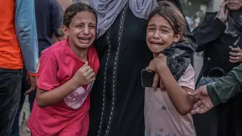 İsrail'in ateşkese rağmen Gazze'ye düzenlediği saldırılarda biri hamile olmak üzere 8 Filistinli yaralandı