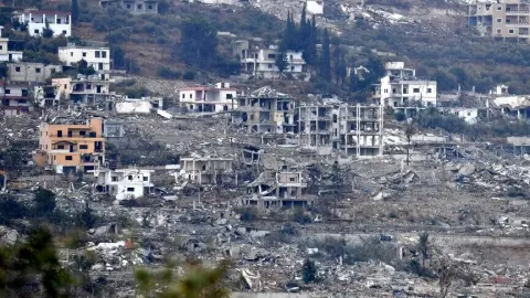 İsrail'in ateşkese rağmen Lübnan'ın güneyine düzenlediği saldırılarda 1'i çocuk 2 kişi yaralandı