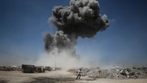 İsrail'in Gazze Şeridi'ne düzenlediği saldırılarda 3 kişi yaralandı