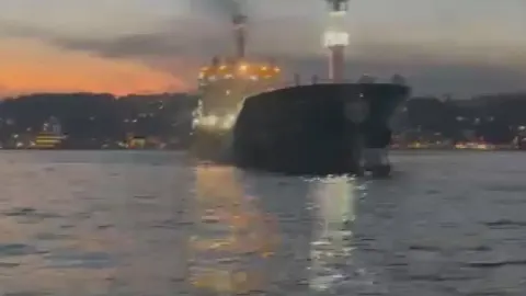 İstanbul Boğazı'nda gemi arızası. Gemi trafiği çift yönlü askıya alındı