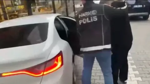 İstanbul merkezli uluslararası uyuşturucu suç örgütüne yönelik operasyonda 42 şüpheli yakalandı