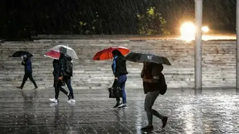 İstanbul Valiliği duyurdu: Okullara 1 gün 'yağmur' arası
