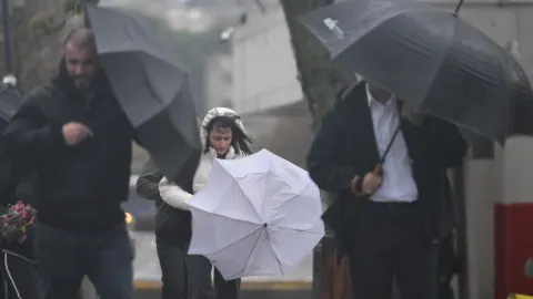 İstanbul'a "turuncu" kodlu uyarı: Kuvvetli yağış ve fırtına bekleniyor