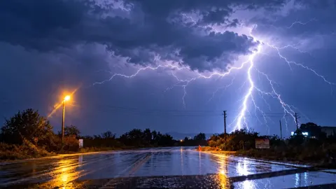 İstanbul'da fırtına çıkacak. Saat verip, ilçe ilçe uyarı geldi