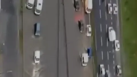 İstanbul'da sağanak etkili oluyor; yollar göle döndü