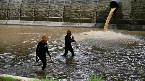 İstanbul'da sele kapılan 3 kişi aranıyor