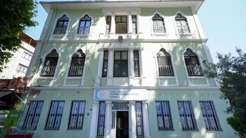 Kaptan-ı Derya'nın komutanlık binasında eğitim geleneğini sürdüren Cezayirli Gazi Hasanpaşa İlkokulu