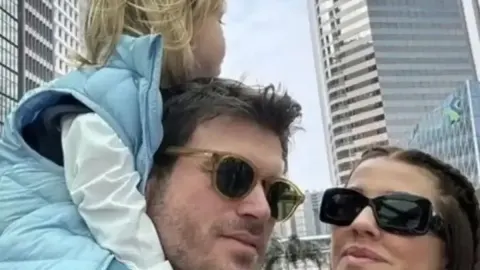 Kıvanç Tatlıtuğ ve Başak Dizer ikinci bebek iddiasına yanıt verdi! Hamilelik söylentilerine açıklık getirdi
