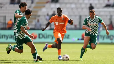 Konyaspor-Başakşehir mücadelesinde gol sesi çıkmadı!