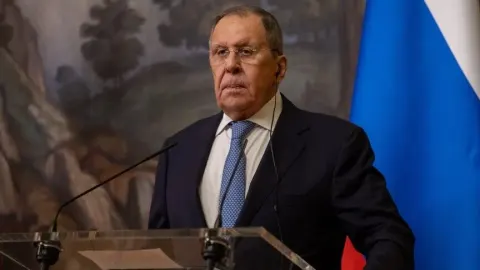 Lavrov: Zelenskiy'nin soluklanma fırsatını hak ettiğini düşünmüyorum