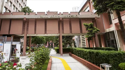 MEB'den okullara KVKK talimatı: Öğrenci listeleri kaldırılacak