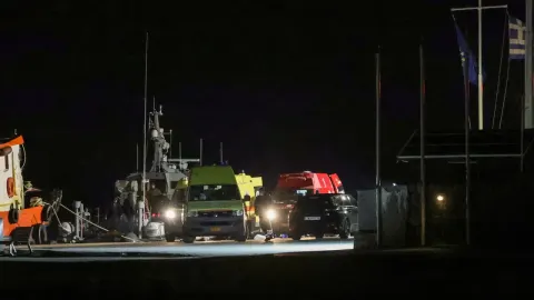 Midilli açıklarında göçmen teknesi battı. Altı ölü, sekiz yaralı