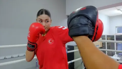 Milli boksör Buse Nur dünya şampiyonluğu için Karadağ'da ringe çıkacak