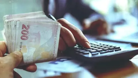 Milyonlar merakla bekliyordu: Memurların fazla mesai ücreti belli oldu